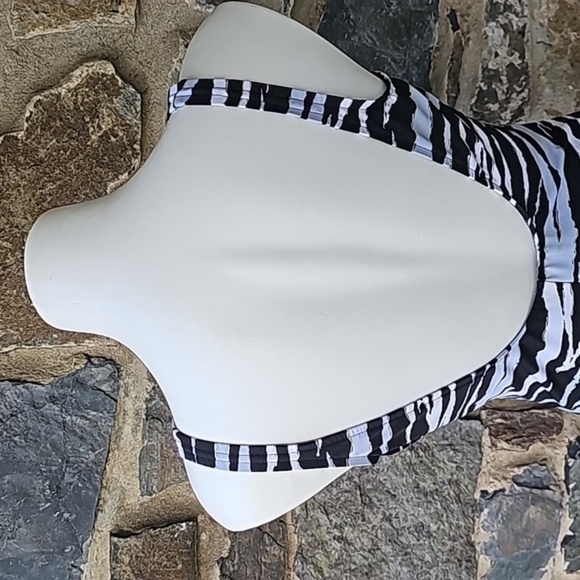 MAGICSUIT Tigre Sombre Sanibel One Piece Swimsuit Size US14 - Picture 9 of 14